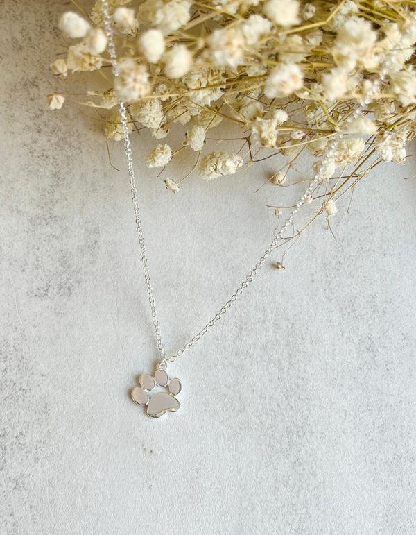 Selene™ | Halsband med tass-hänge