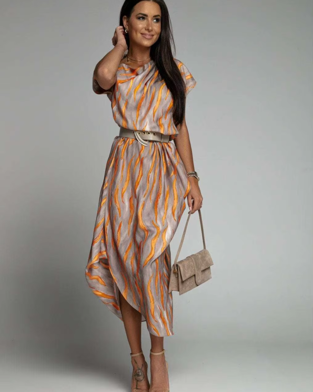 CHARMIE | ASSYMETRISK SATIN KLÄDNAD