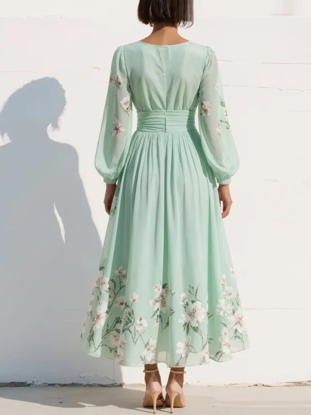 Ebba™ | Klänning med V-ringning och blommönster